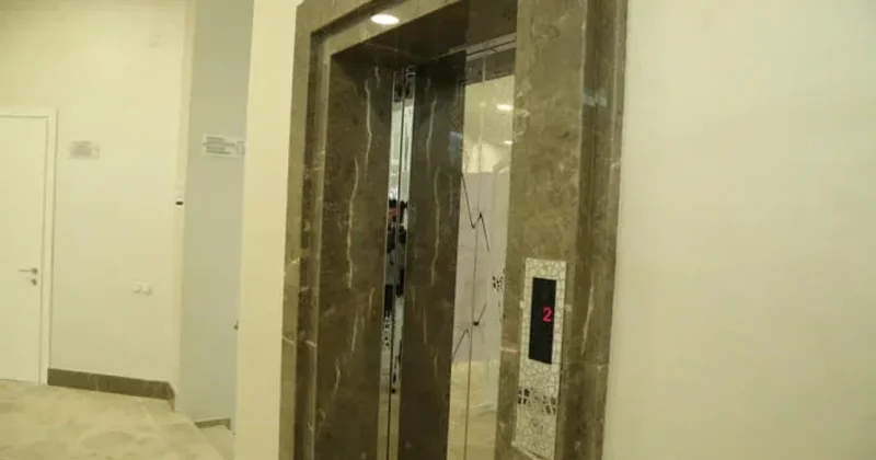 11 человек застряли в новогоднюю ночь в лифте в Астане