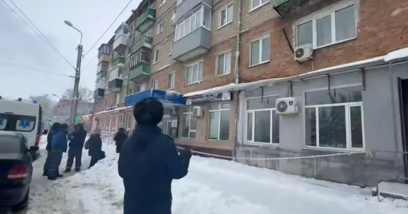 Глыбы льда с крыш убили двух россиянок за один день