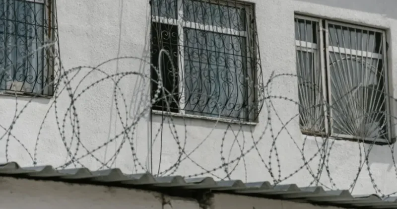 Абай облысындағы колонияда бір тұтқын төбелестен кейін көз жұмды