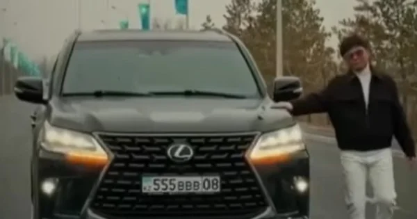 Таразда танымал әнші жол қозғалысы ережесін өрескел бұзғаны үшін айыппұл төледі