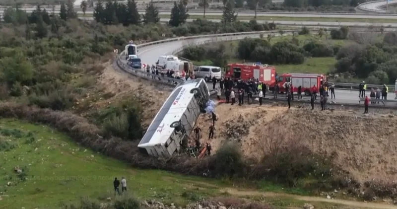 Жолаушылар автобусы апатқа ұшырап, 9 адам қаза болды