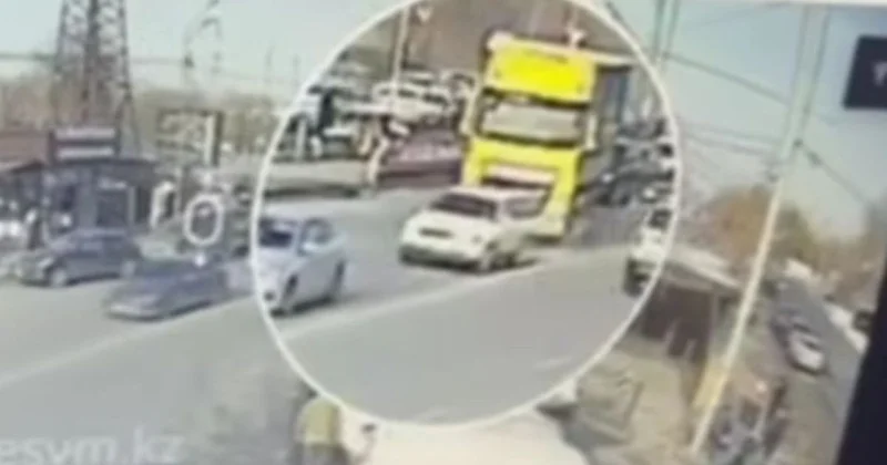 Мужчина погиб под колесами грузовика в Алматы