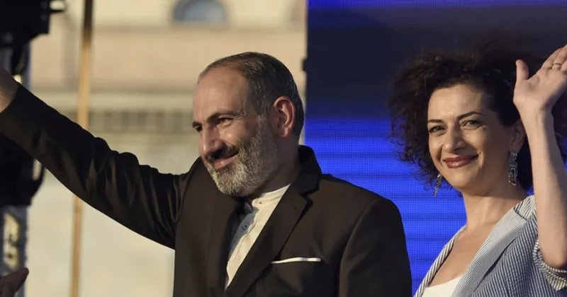 Премьер министр Армении Никол Пашинян расстался с женой и попросил у нее прощения