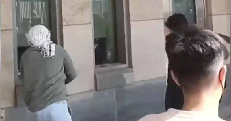 Жители Пакистана попытались захватить консульство США: не менее 10 человек погибли