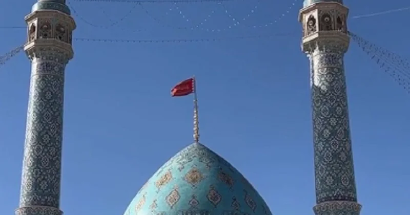 Иран объявил священную войну Израилю и США: над мечетями страны подняли флаги мести