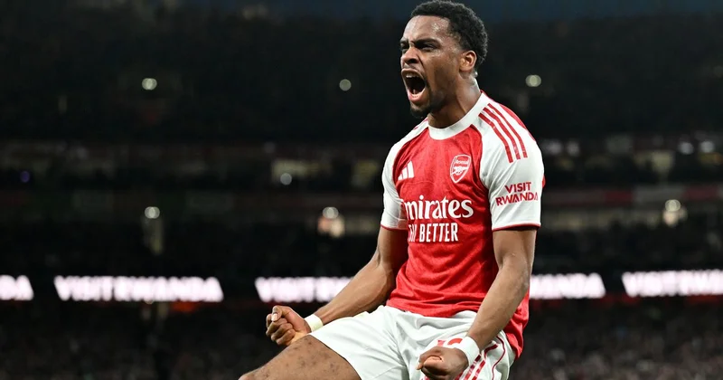 Автогол и удаление: Арсенал обыграл Челси в лондонском дерби АПЛ