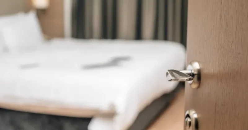 Застрявшим в Дубае казахстанцам рекомендовали самостоятельно оплачивать проживание в отелях