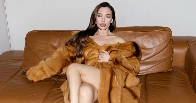 Экс солистка Serebro надела шубу на голое тело для анонса нового трека