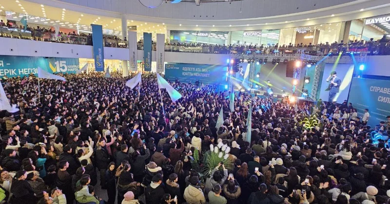 Тысячи жителей Усть Каменогорска пришли на концерт казахстанских звёзд