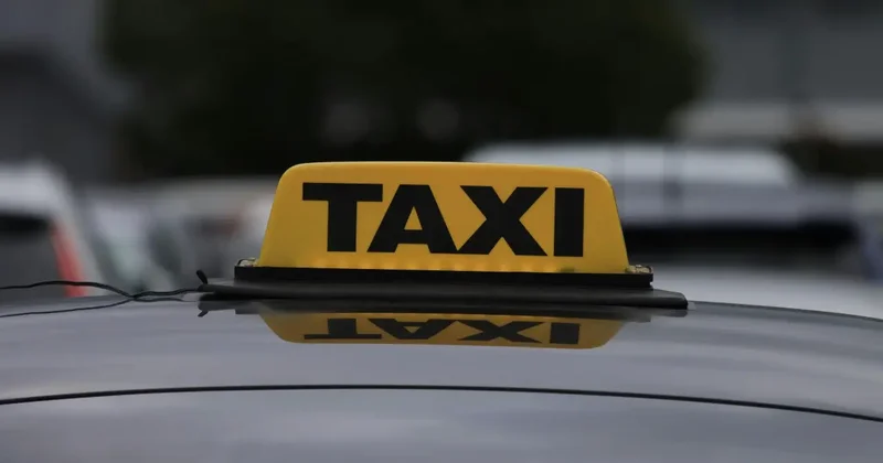 В Китае роботакси внезапно остановились посреди дорог из за массового сбоя