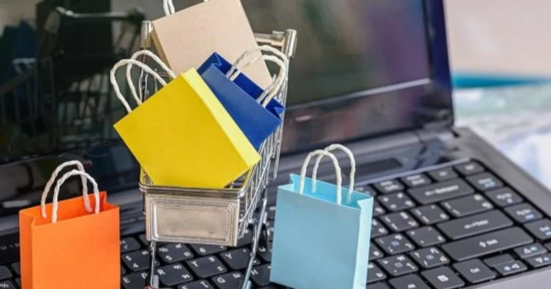 Киім кешек, азық түлік, опа далап: әрбір үшінші қазақстандық интернетте сауда жасап жүр