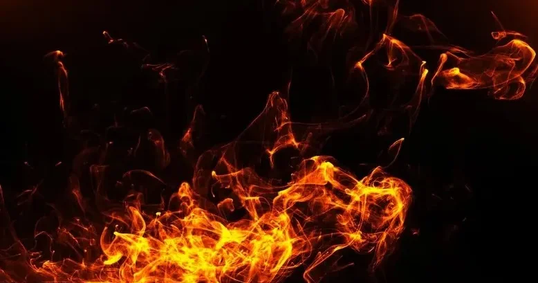 Қызылордада құрғақ шөп өртеніп, оттың жақын маңдағы нысандарға таралу қаупі туындаған