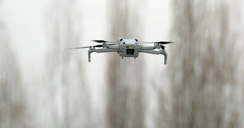 Дроном по комару!