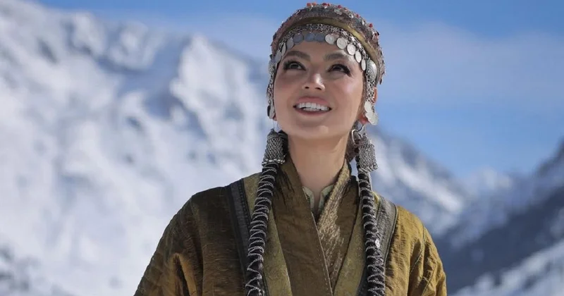 Неземной красоты девушка : Асель Сагатова устроила колоритную фотосессию в горах