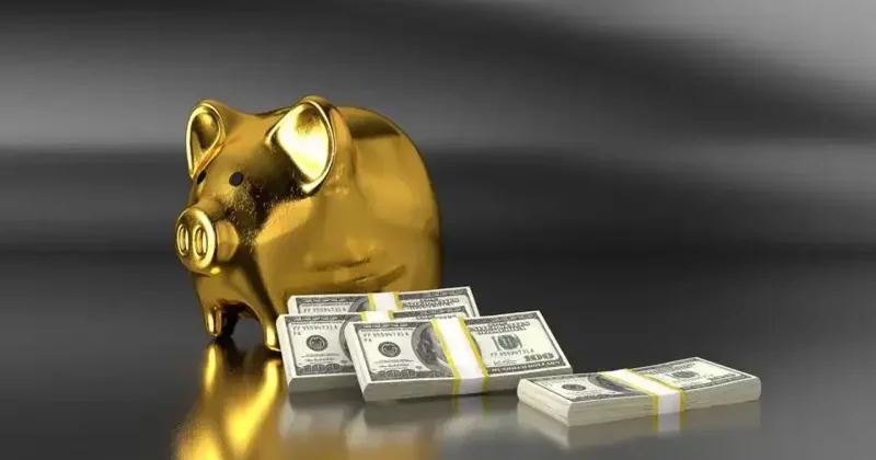 Богатые копят, бедные берут кредиты: эксперт описал модель казахстанской экономики