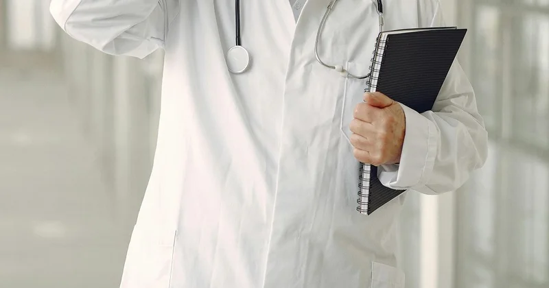 1414 больше не принимает: казахстанцам изменили способ подачи жалоб на врачей