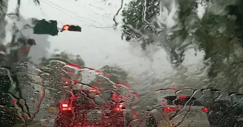 Көктайғақ, бұршақ, тұман . Бейсенбіде еліміздің 13 өңірінде дауылды ескерту жарияланды