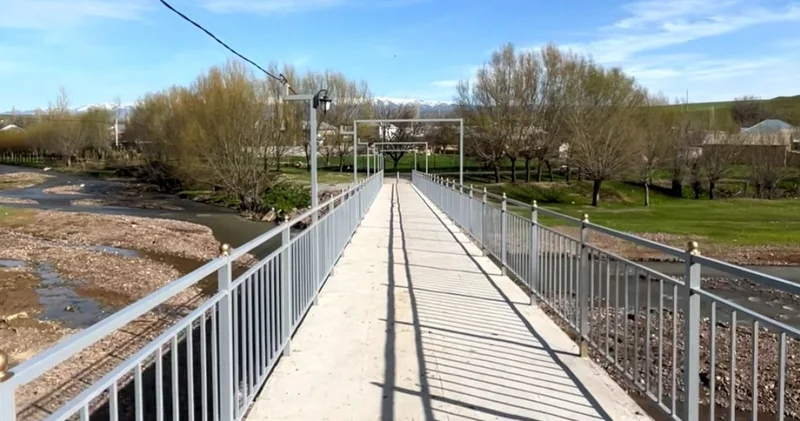 Түркістан облысында мәслихат депутаты өз қаржысына тұрғындарға көпір салып берді