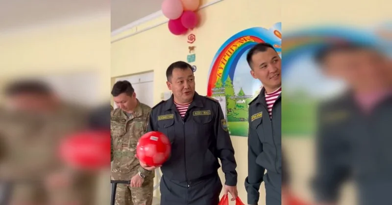 Гвардейцы подарили праздник детям в Караганде