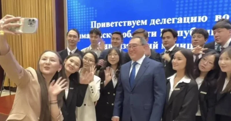 Сұлтанғазиев Қытайға сапарында өзін Қазақстан президенті сезініп жүр ме?