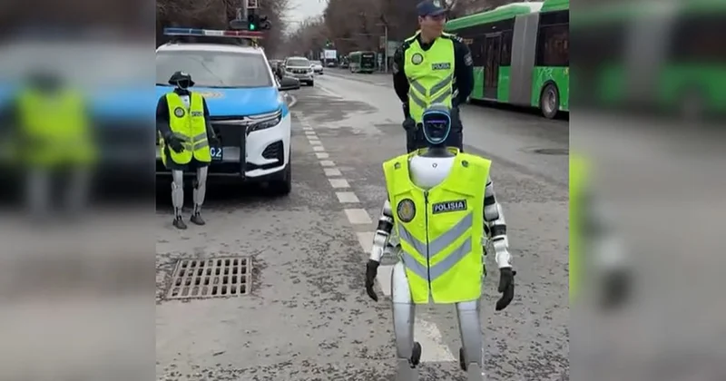 Роботы в полицейских жилетках удивили казахстанцев