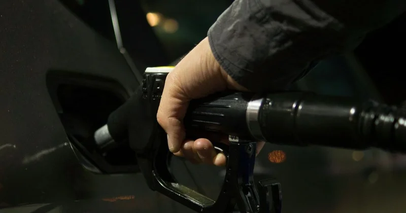 Спор из за недействительных талонов на бензин закончился судом в Таразе