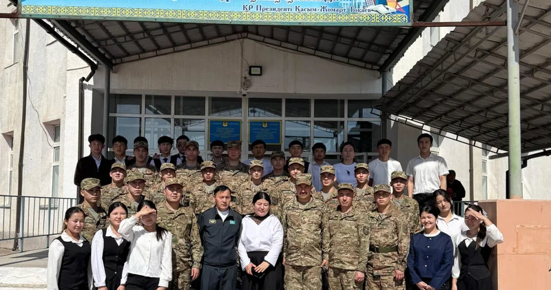 100 шақырымдық шеру: Ұлттық ұлан сарбаздары жол үстінде жастармен кездесті