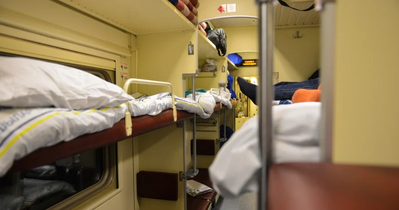 Сөмкеңізді вагонда немесе құжаттарыңызды вокзалда қалдырып кетсеңіз: не істеу керек және қайда хабарласу қажет