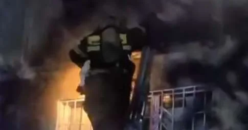 Пожарные спасли 15 человек при пожаре в Павлодаре