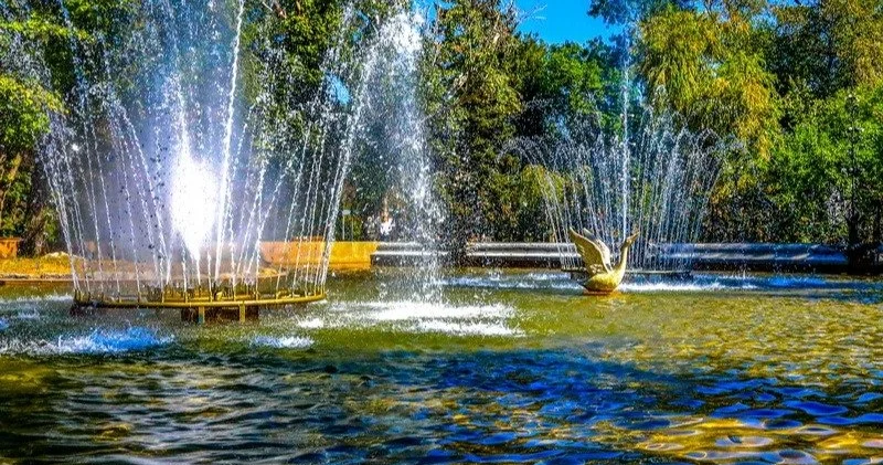 Алматыда субұрқақтағы су неліктен боялып жатыр әкімдік жауабы
