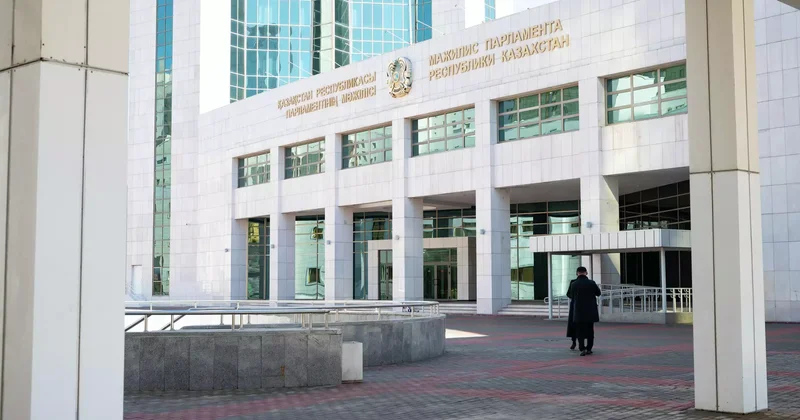 Астанада парламент ғимаратындағы мәжіліс атауы алынып тасталды