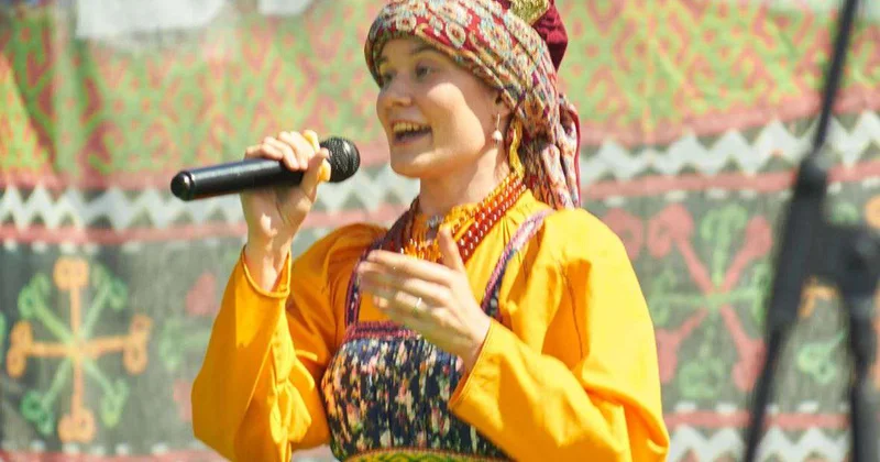 Звучали песни, кипел самовар...