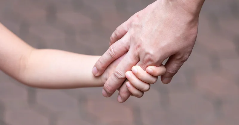 Алматыдағы дәмханалардың біріне түнде жүгіріп кірген бала келушілерді шошытты