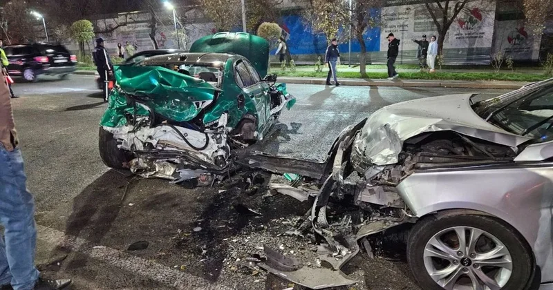 Столкнулись семь машин: массовая авария произошла на Аль Фараби в Алматы ночью (фото, видео)