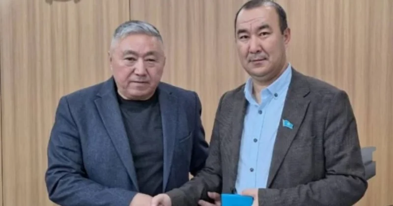 Алтын домбыра иегері атанған айтыскер депутат болып сайланды