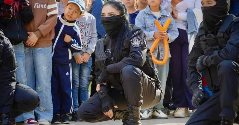 Шымкентте полиция балаларға мультфильм көрсетті