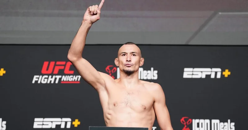 Нокаут в первом раунде: Дамир Исмагулов успешно дебютировал в новой лиге (видео)