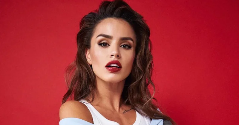 Zivert получила именную футболку от астанинского футбольного клуба Женис