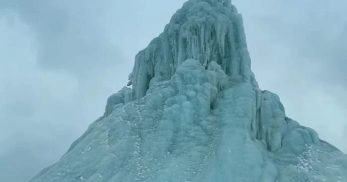 Тәжікстанда алып мұз бөлінді