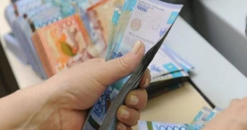 Он үшінші жалақы : Қазақстанда кімдерге төленеді және қалай алуға болады