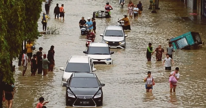 Индонезиядағы су тасқынынан мерт болғандар саны 500 ден асты