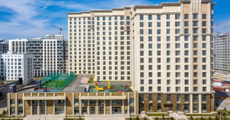 Фиктивные продажи квартир и парковок на 7,9 млрд тенге выявили в Астане