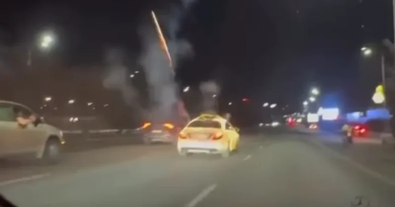 В Алматы водитель запускал салюты из движущегося авто