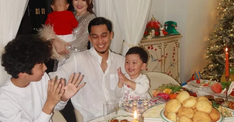 Ерке Есмахан показала фотографии праздничного застолья