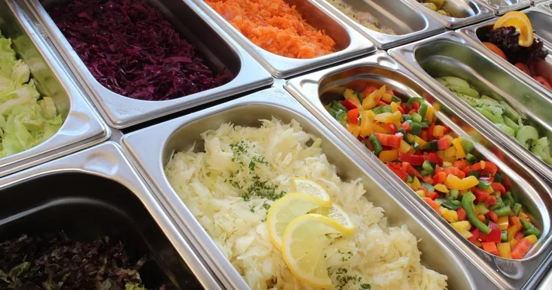 Алкоголики и липовые сотрудники: в школьной столовой Бурабая вспыхнул скандал