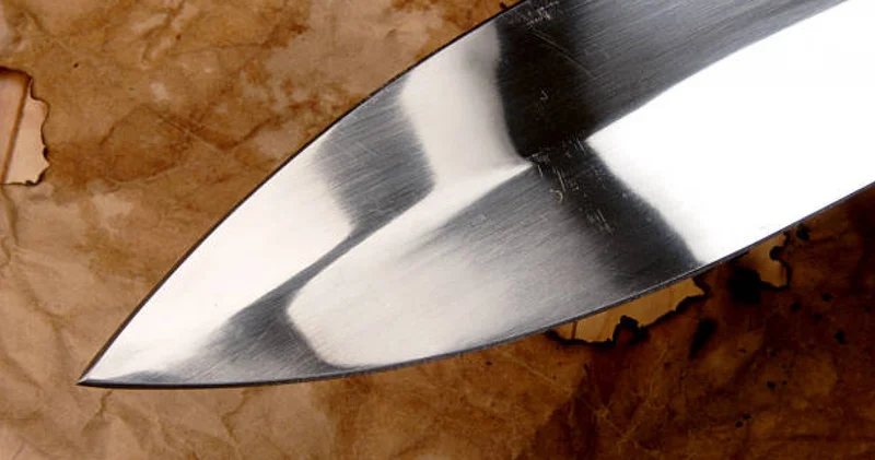 Ақтөбе облысында әйел адам абайсызда ер адамға қылыш тығып өлтіріп алды