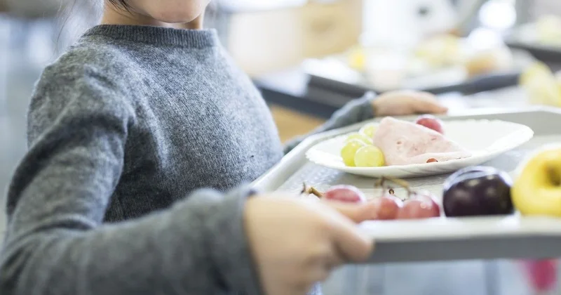 Детей кормили алкоголики: директора школы освободили от должности в Бурабае