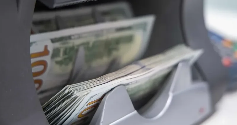 Доллардың бағамы 2 ақпандағы саудада бірден 4 теңгеге өсті