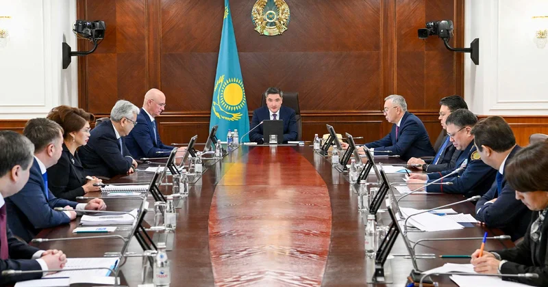 Бектенов дал указания по разъяснению казахстанцам проекта новой Конституции