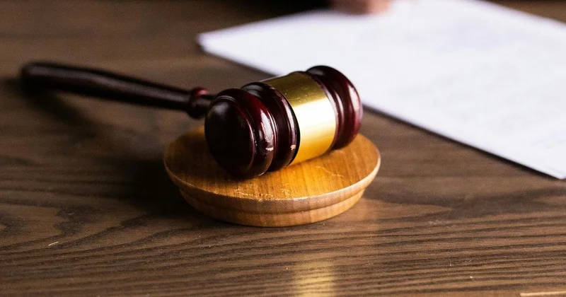 Предлагал посодействовать в решении проблем: экс полицейского оштрафовали за взятку в Павлодаре